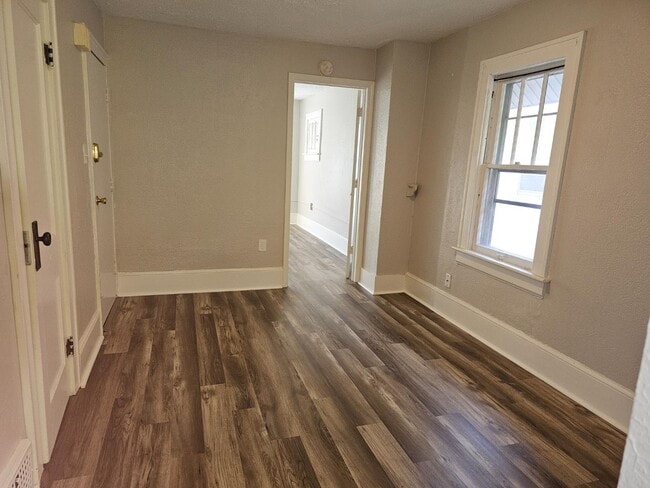 Building Photo - 165 Oak Park Dr Rental