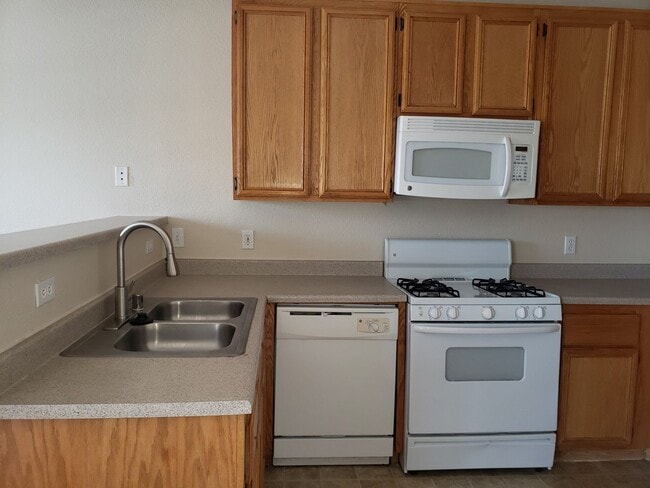 Building Photo - 4730 E Craig Rd Rental