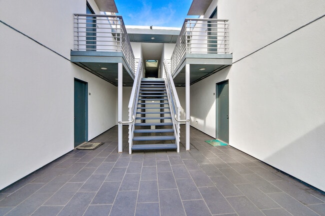 Photo - 117 Pacific St. in Sant Monica - 1 block t...