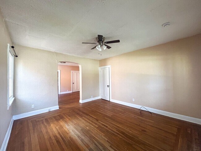 Photo - 6338 Hamilton Ave