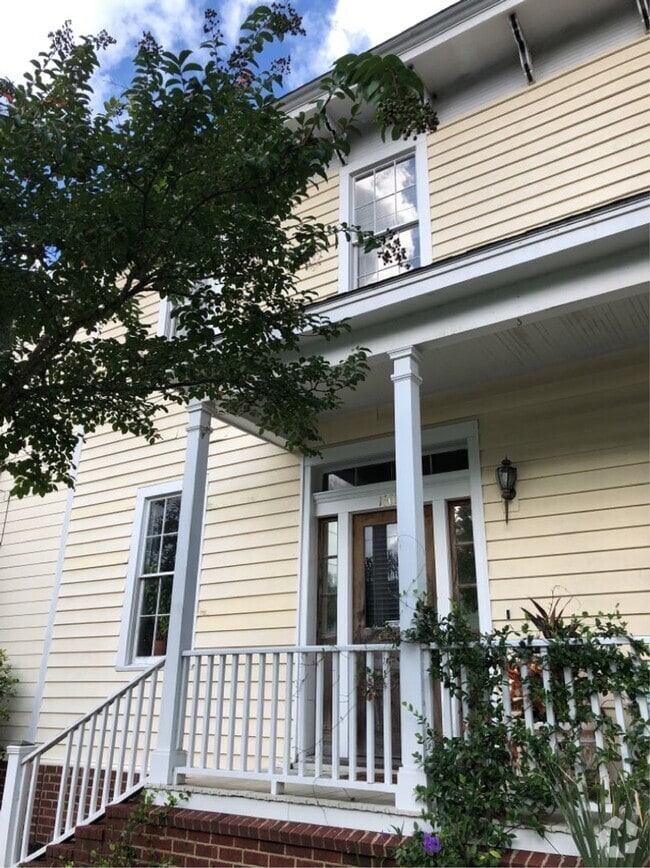 Building Photo - WONDERFUL 2 BEDROOM ON LINCOLN! Rental