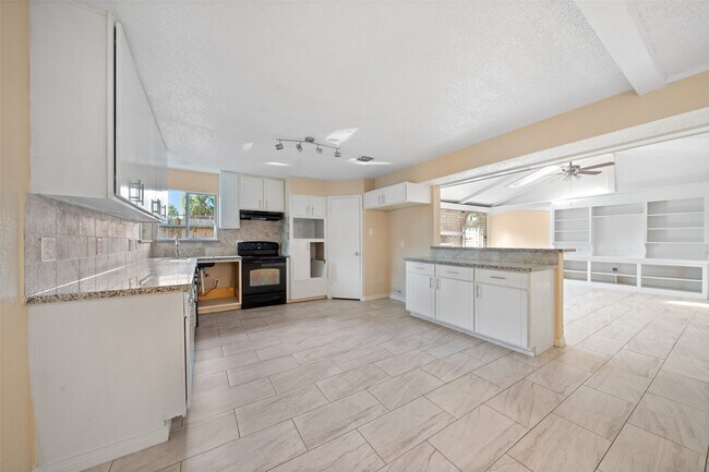 Building Photo - 19218 Enchanted Oaks Dr