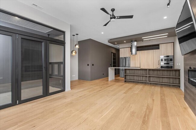 Photo - 1734 N California Ave Unit 2