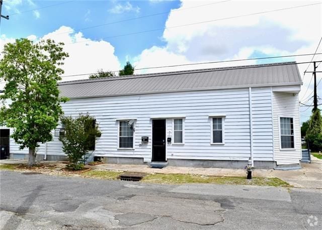 Building Photo - 2200 Valence St Rental