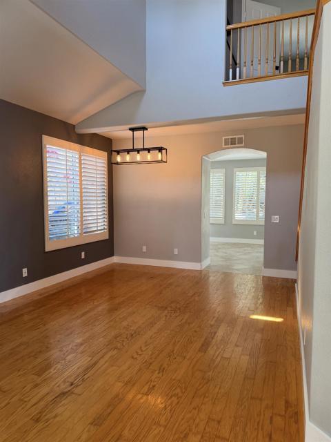 Photo - 1047 Cottage Way