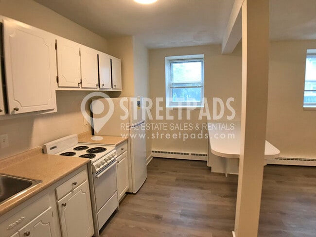 Building Photo - 160 N Beacon St Unit 1A