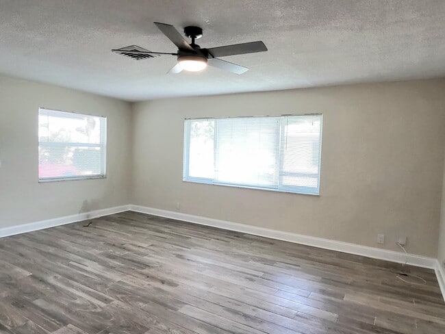 Photo - 3101 Albatross Rd