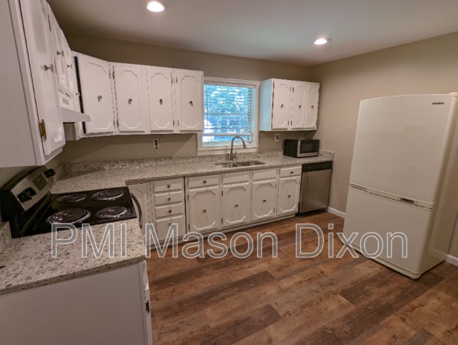 Photo - 944 Fern Trail