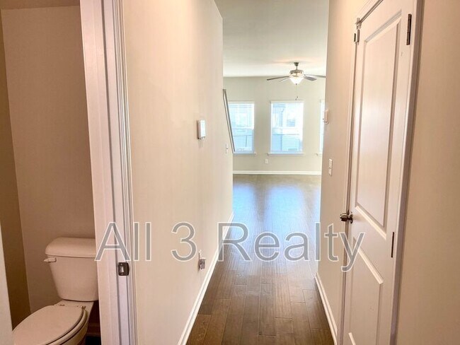 Photo - 3502 Lakeview Crk