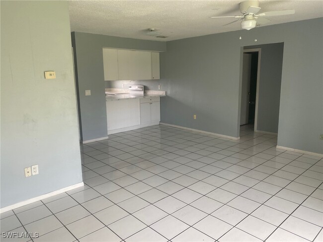 Building Photo - 3008 Santa Barbara Blvd Rental