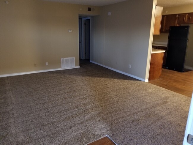 Large Two Bedroom Apt - Large Two Bedroom Apt