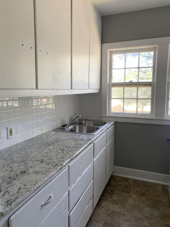 Building Photo - 409 N Whitworth Ave Unit 1