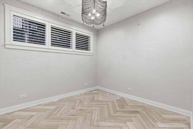 Photo - 850 W Lill Ave Unit 1