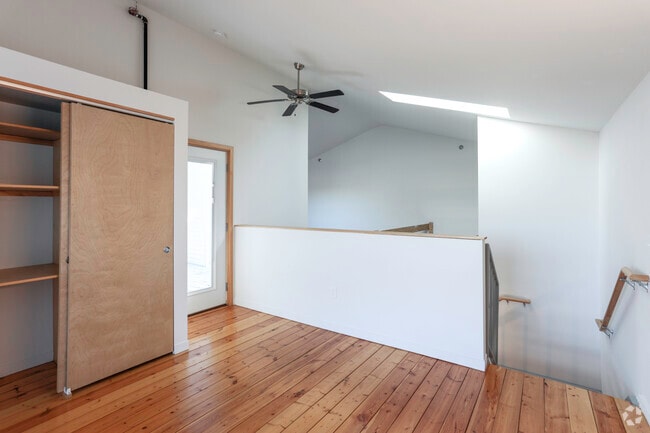1BR Loft Terrace- 769 SF