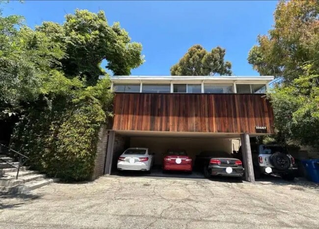 Photo - 10567 National Blvd. Apts.