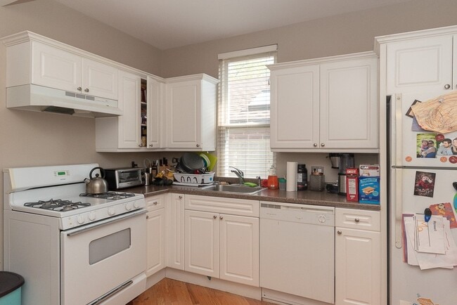 Photo - 3144 N Oakley Ave Unit F4