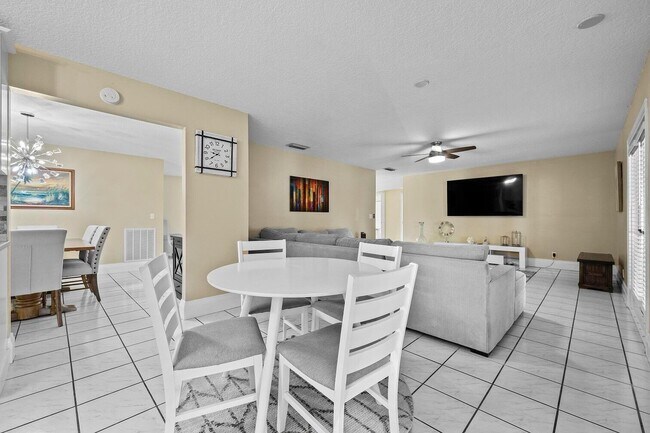 Photo - 13724 Lilac Pl