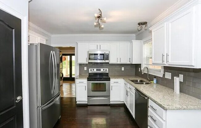 Photo - 1001 Lunsford Pl