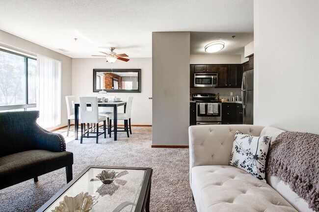 Wood-Burning Fireplace, Amenities Galore, ... - Wood-Burning Fireplace, Amenities Galore, ... Unidad 3-564