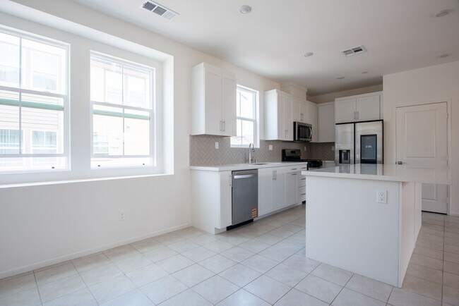 Photo - 3 Bedroom 2.5 Bathroom Condo Available for Rent in 'Citrus Bay'