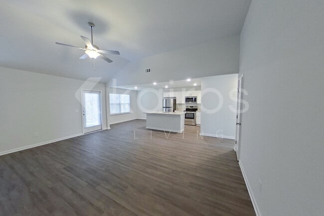 Photo - 132 Western Red Cedar Dr