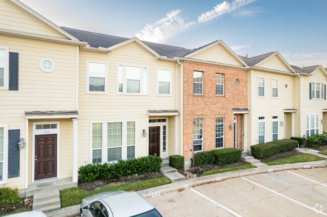 Alternate - Reflections On Gentryside Townhomes