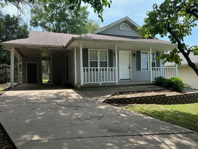 Building Photo - Cozy 3 BEDROOM 2 BATH FOR RENT IN JOPLIN-$1200 RENT-$1200 DEPOSIT