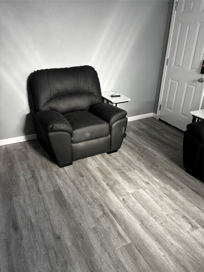 Photo - 100B Ross St