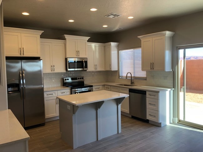 Photo - 655 S Malorie Wy