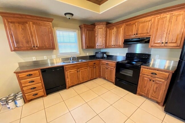 Photo - Spacious 2BR/2BA Duplex Near McNeese