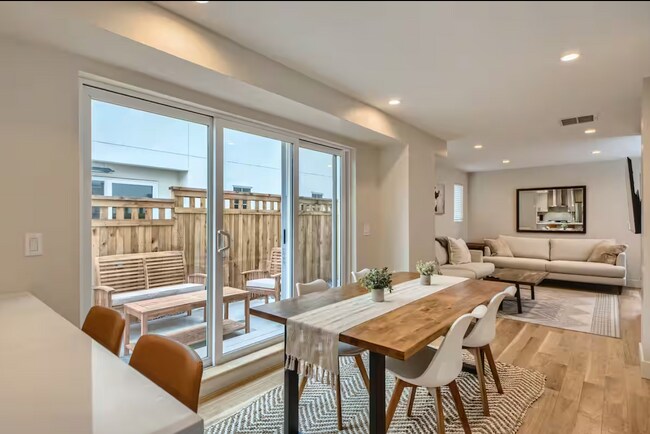 Photo - 1348 Zenobia St