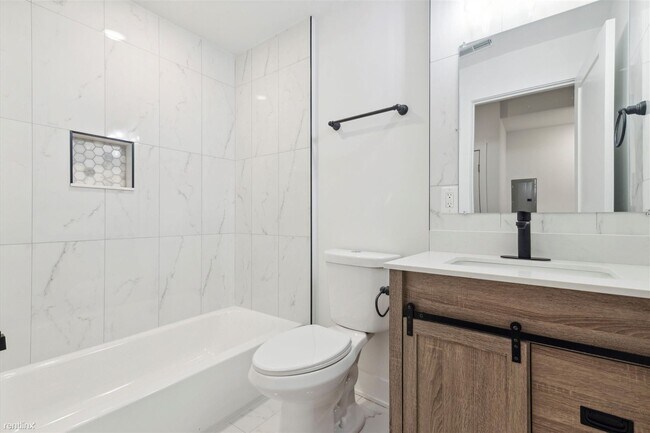 Photo - 2 br, 1 bath Triplex - 2554 FRANKFORD AVE ... Unit 103