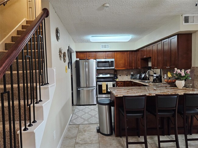 Photo - 1806 Saxony Ln