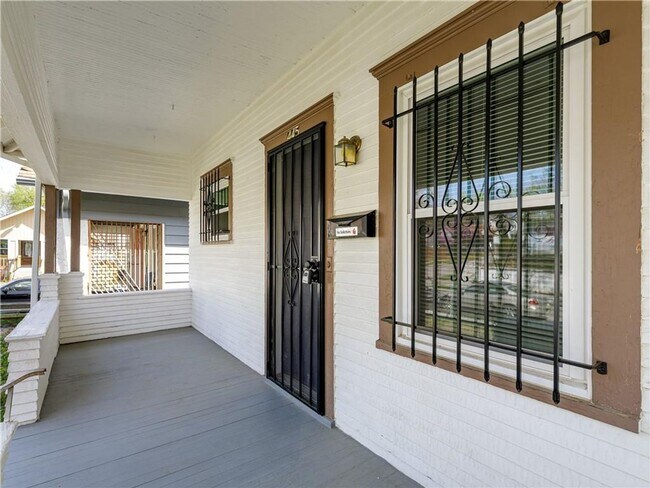 Photo - Charming Renovated 2 Bedroom Bungalow