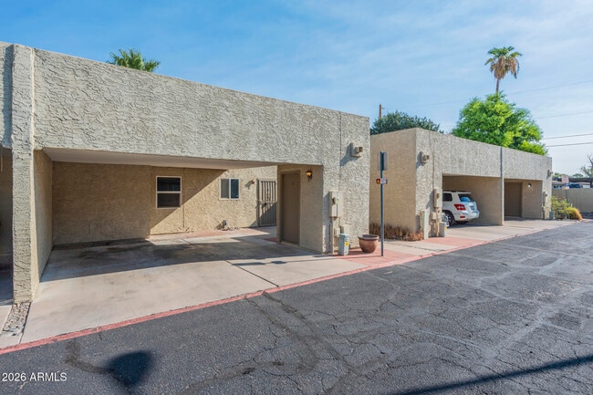 Building Photo - 3119 N 38th St Unit 8