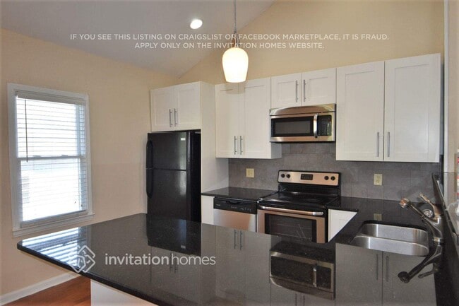 Photo - 1551 New St NE