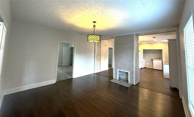 Photo - 173 Cleveland St SE