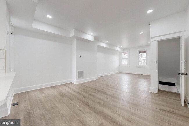 Photo - 2320 W Lexington St