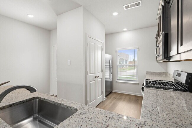 Photo - 1509 Harvester Dr