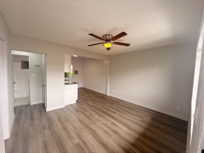 Photo - 115 E Colden Ave Apartment Unit 05