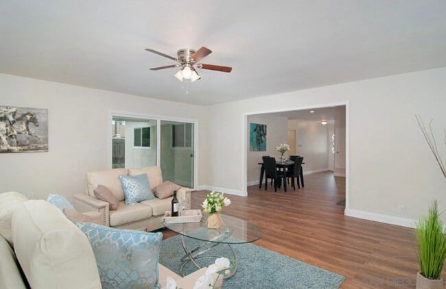 Photo - 5835 Division St