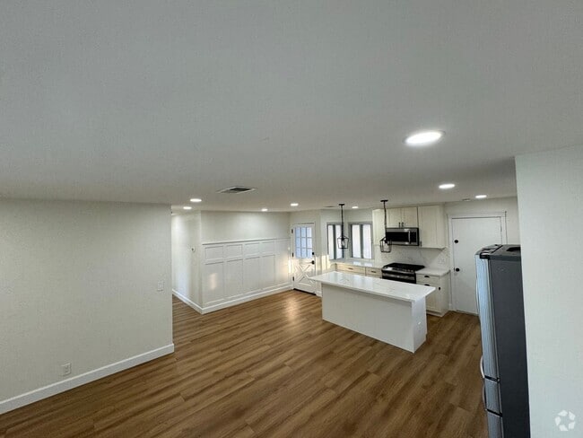 Building Photo - Beautiful 3 Bedroom 2 Bathroom Single fami... Rental