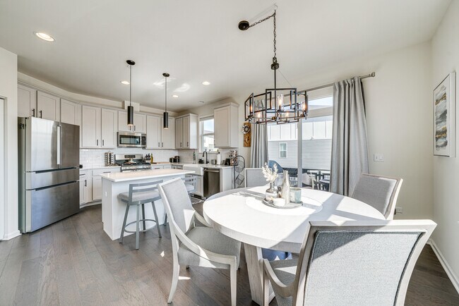 Photo - 3S528 Cambridge Ct