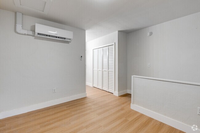1BR, 1BA - 629SF - Bedroom