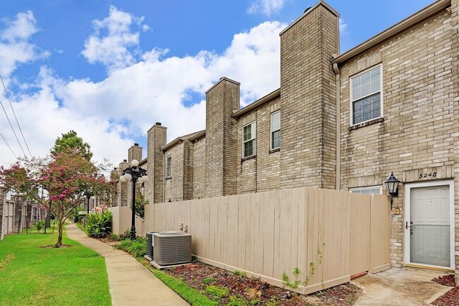 Building Photo - 3248 Holly Hall St Unit 3248