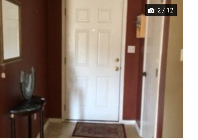 Muebles en la puerta principal no incluido - 1920 Beatrice Ave