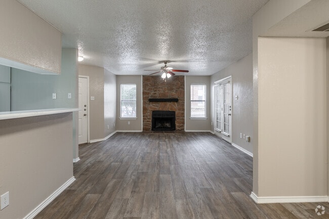 1BR, 1BA - 707SF