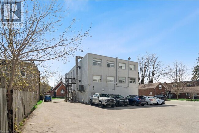 Photo - 1 Elgin St N Unit 5