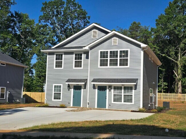 2 Bedroom Townhomes Near Downtown Mebane for $1495