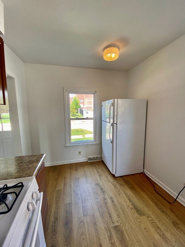 Photo - Four Bedroom, Two Full Bathroom - Steps to EMU's Campus